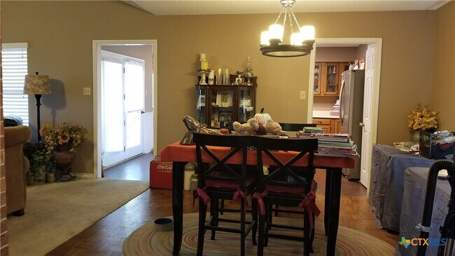 Foto del edificio - 329 Paisano St