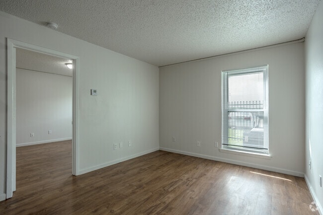 1BR, 1BA - 500SF - Living Area - The Crossing Apartments
