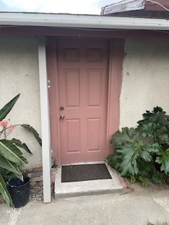 Una entrada privada... - 8509 Fullbright Ave