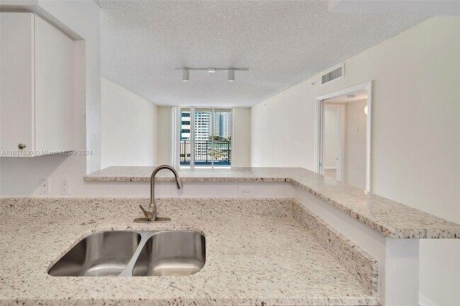 Building Photo - 1111 Brickell Bay Drive Unit 3108