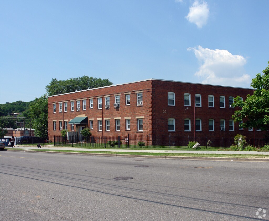 The Apartments at 116 44th St - 116 44th St NE