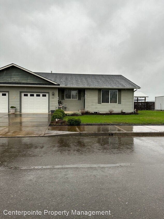 Primary Photo - 2 br, 1 bath House - 460 S. Quentyn St.