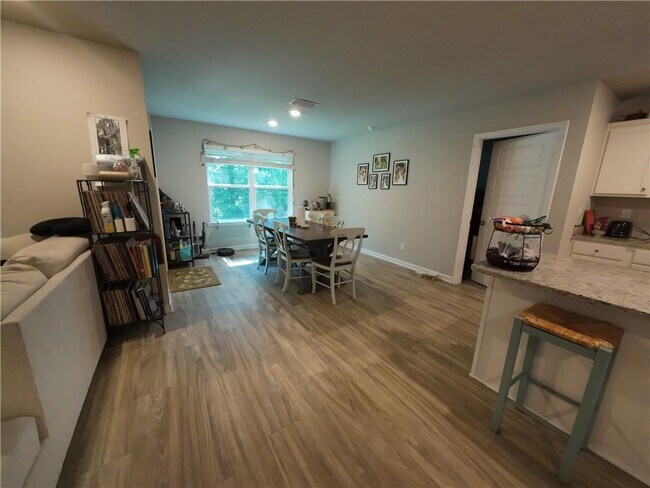 Foto del edificio - 2496 Arbordale Lp