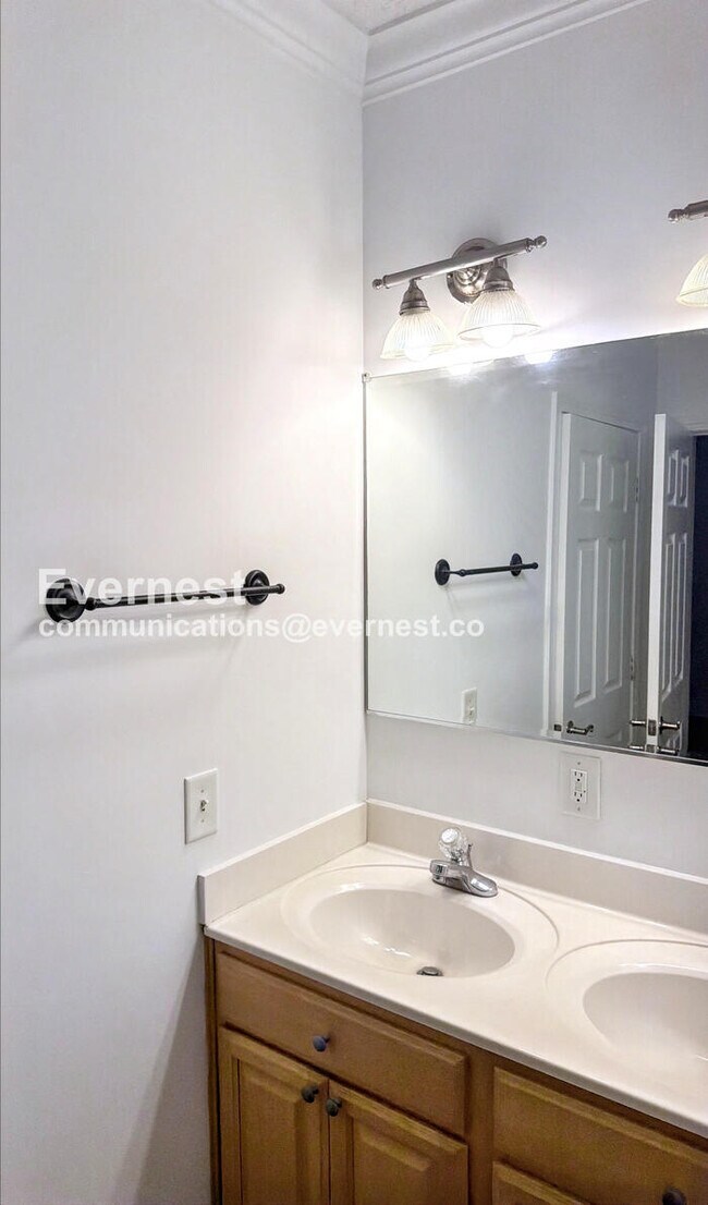 Foto del edificio - 1805 S Mayflower Dr