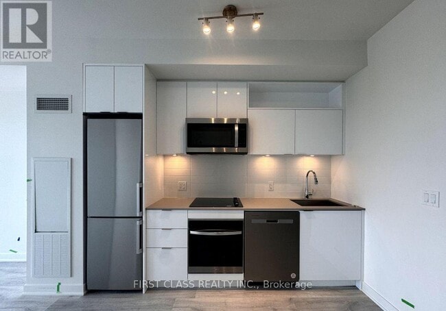 Building Photo - 70 Princess St