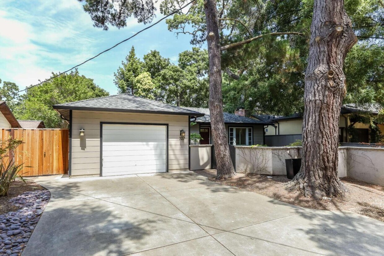 Primary Photo - 327 Bay Rd