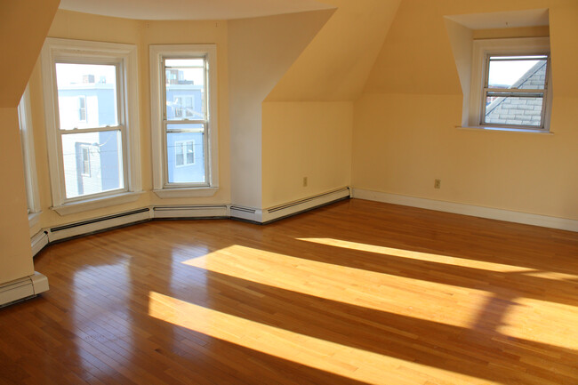 Building Photo - 277 Congress St