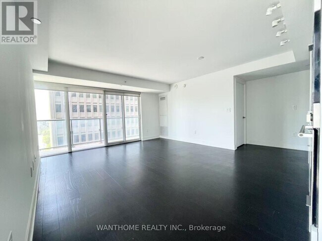 Photo du bâtiment - 955-1955 Bay St.