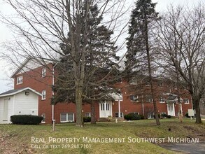 Building Photo - 2000 US-31