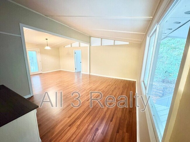 Foto del edificio - 435 Sherwood Rd