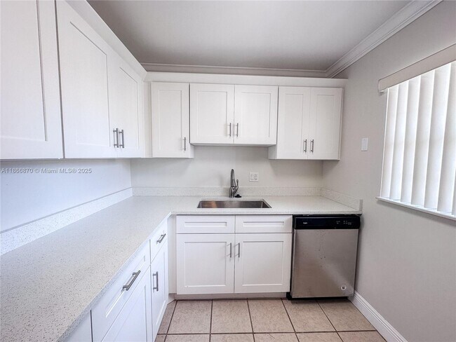 Foto del edificio - 7745 SW 86th St