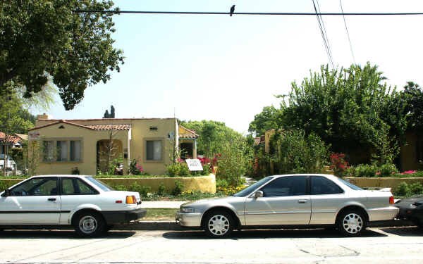 Primary Photo - 1030 N Raymond Ave
