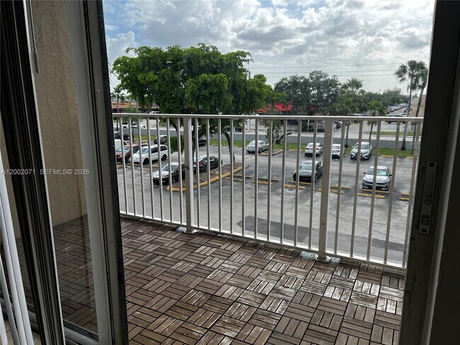 Foto del edificio - 5102 NW 79th Ave