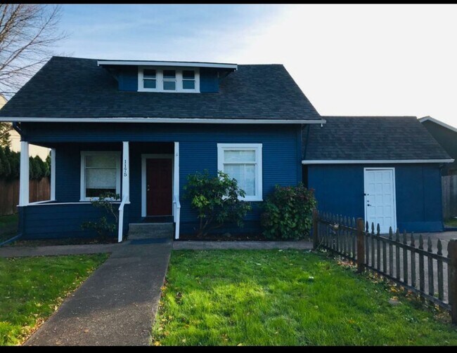 Foto del edificio - Darling 2 Bedroom Home with Large Bonus Ro...
