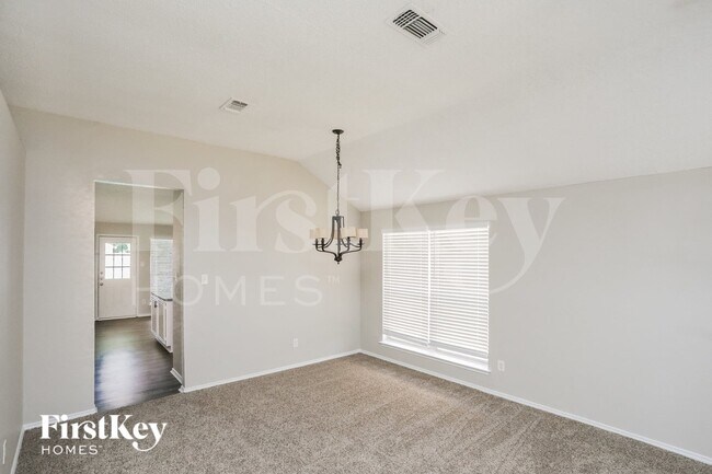 Foto del edificio - 2505 Hidden Springs Dr