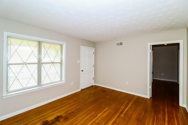 Foto del edificio - 1165 Finch Cove