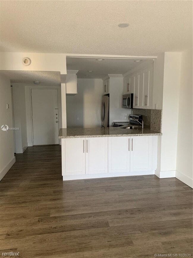 Building Photo - 1 br, 1 bath Condo - Camino Court Condo 106