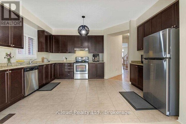Building Photo - 237 Valleyway Dr