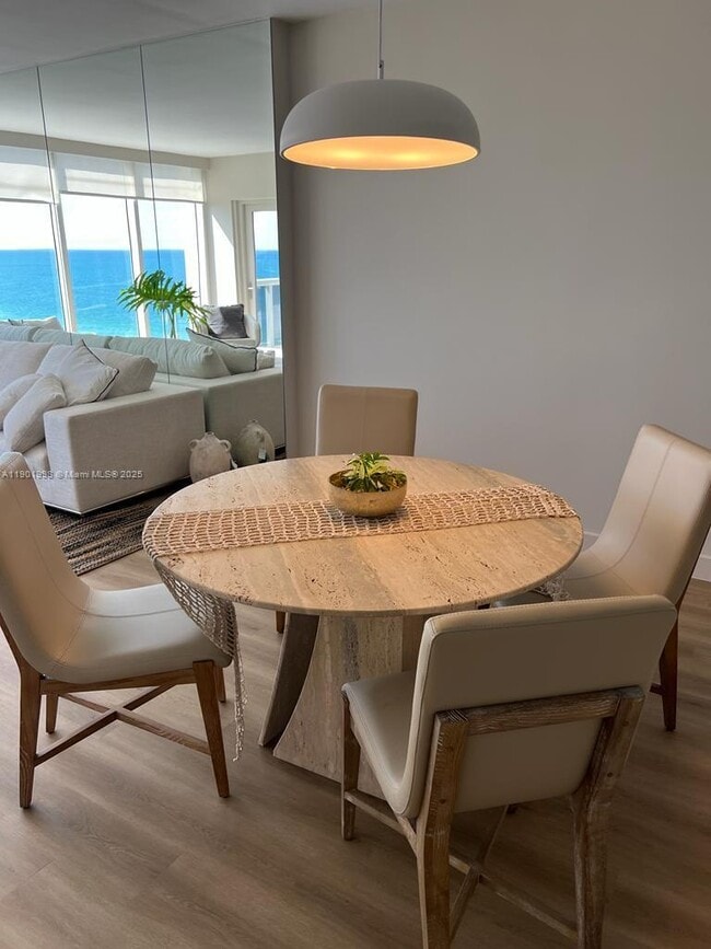 Foto del edificio - 10275 Collins Ave