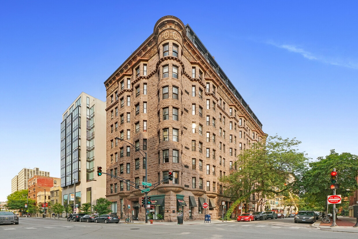 2800 N Pine Grove Ave Unit 2H, Chicago, IL 60657 Condo for Rent in