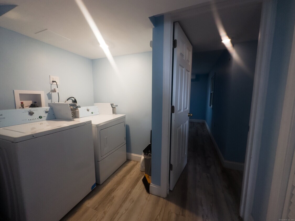 118 Colonial Rd Unit Basement, Stamford, CT 06906 Room for Rent in