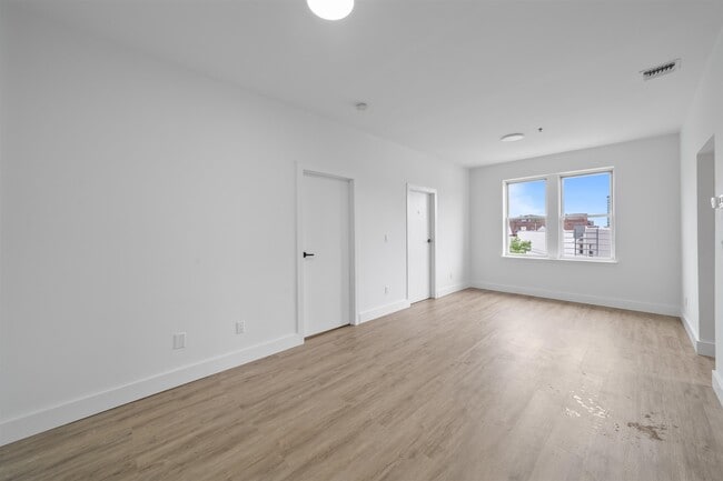 Building Photo - 203 Academy St