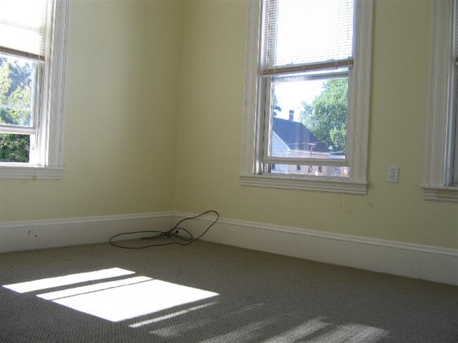 Building Photo - 56 Beacon St