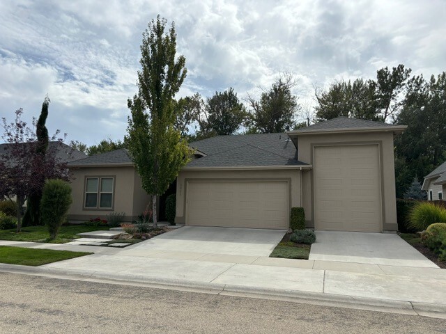 Primary Photo - 5085 W River Springs St