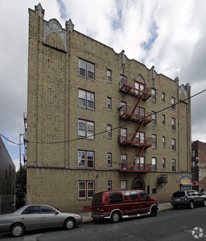Foto del edificio - 190-192 Van Nostrand Ave