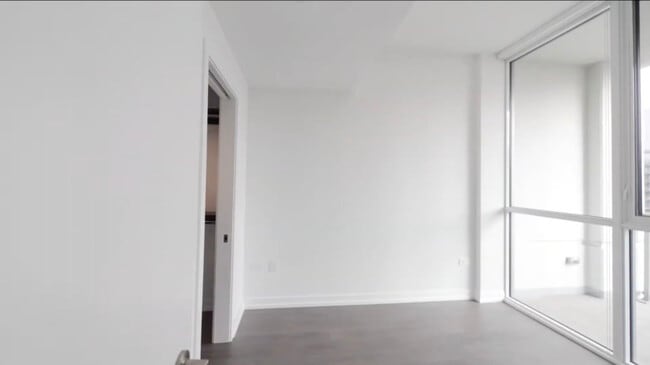 Building Photo - 825 N Hudson Ave