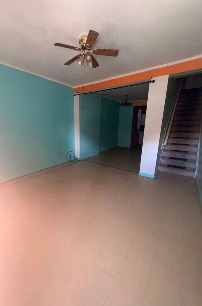 Building Photo - Section 8 Eligible-Spacious 3-4 Bedroom House, Yard, Parking-York City SD