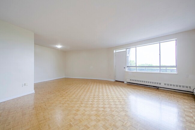 Photo du bâtiment - 350 The West Mall