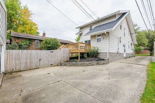 Foto del edificio - 246 Wayne Ave