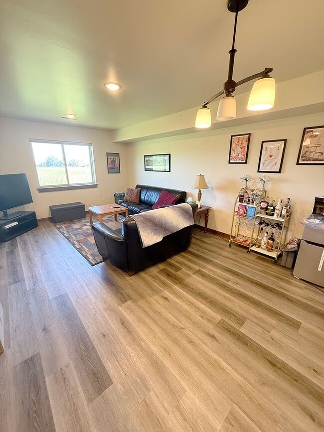 Building Photo - Southside Condo with Bridger Views