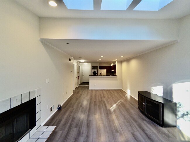 Building Photo - 796 Spinnaker Ct