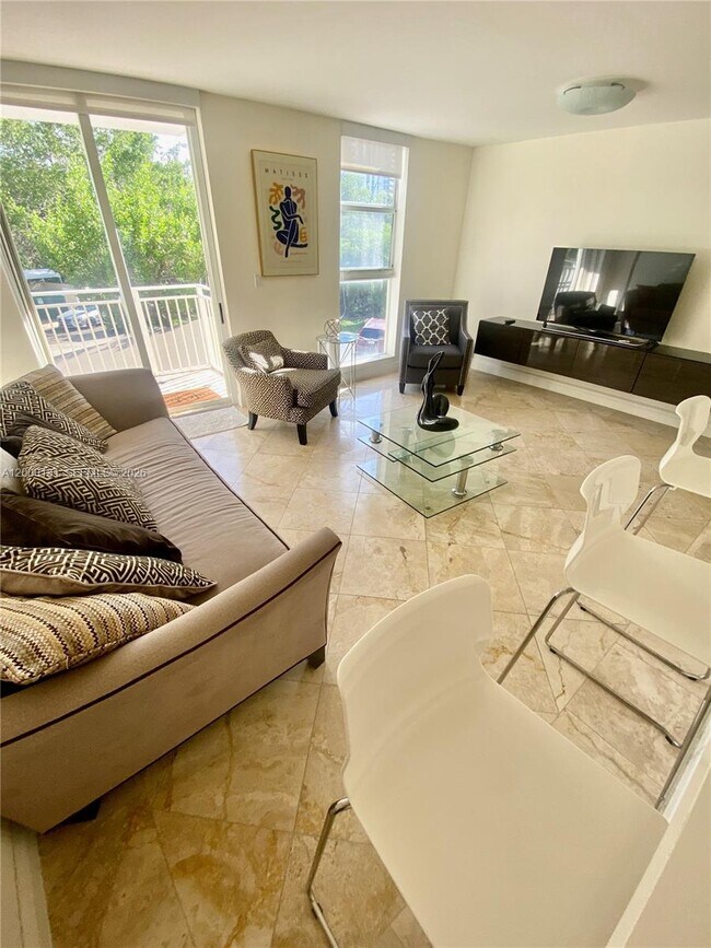 Foto del edificio - 16590 NE 26th Ave