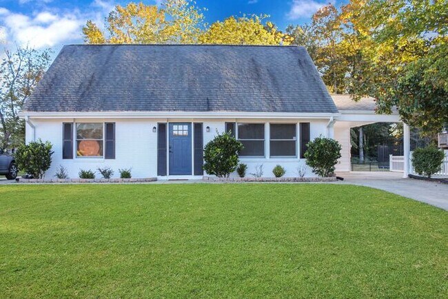 Building Photo - Pet-Friendly, Spacious and Charming Update...