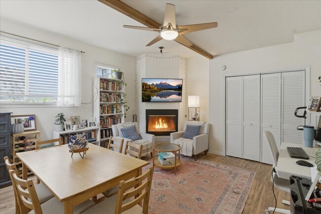 Foto del edificio - 3144 N Southport Ave