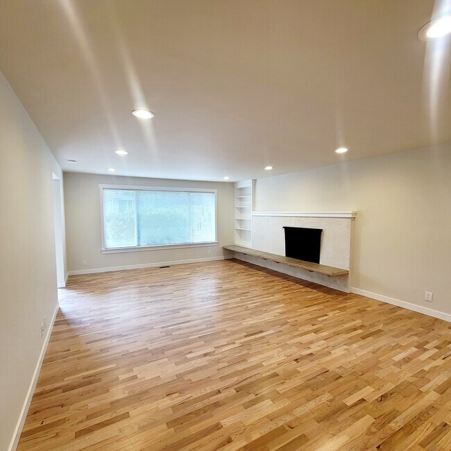 Building Photo - 15032 NE 13th St