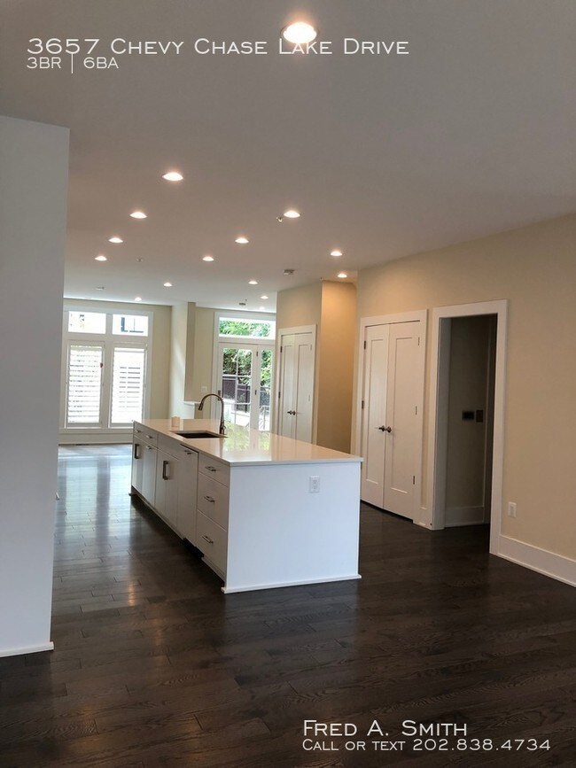 Foto del edificio - Three Bedroom Town House in Chevy Chase Lake