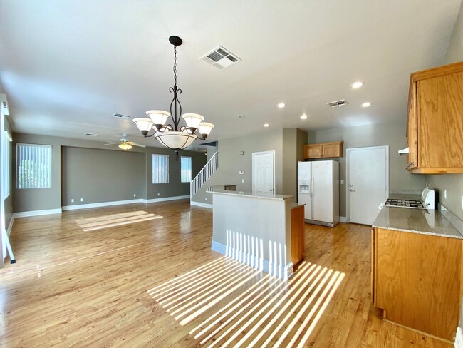 Building Photo - Beautiful 2-story property