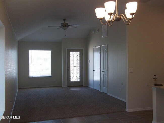 Foto del edificio - 5013 Vincent James St
