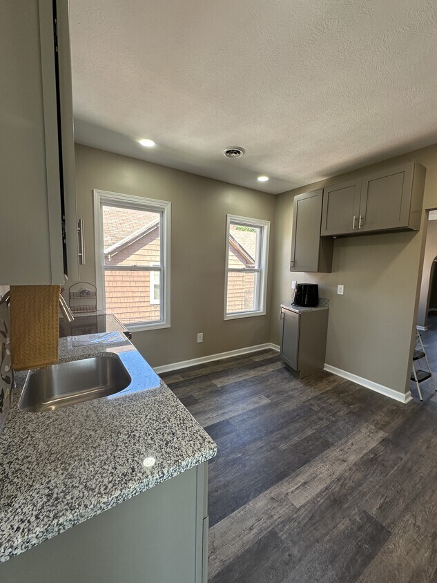 Foto principal - 4511 Fenwick Ave
