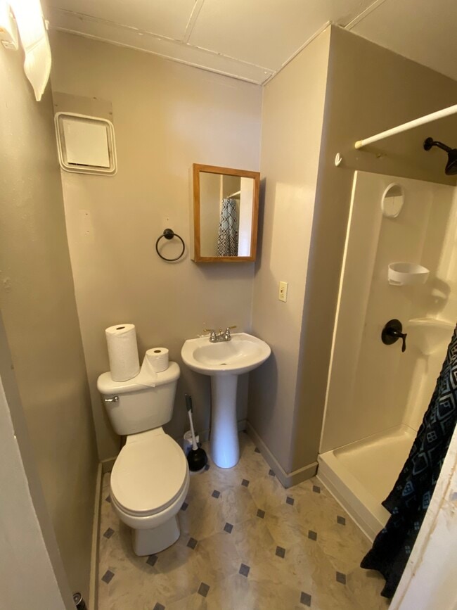 Building Photo - 103 Kneale Ave S