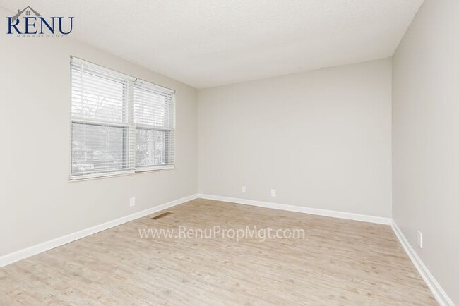 Building Photo - 3BR/1.5BA w/ attached single car garage!