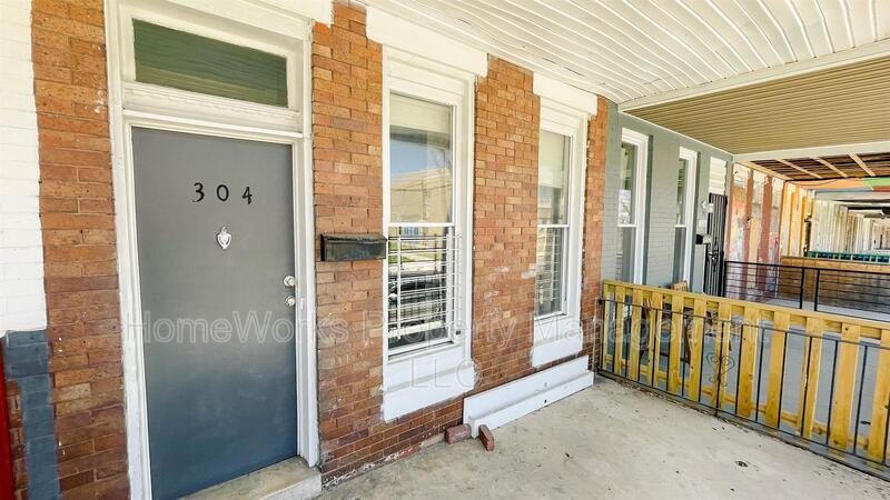 Primary Photo - 304 N Pulaski St