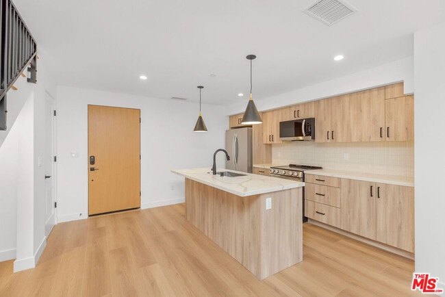 Building Photo - 12704 Pacific Ave