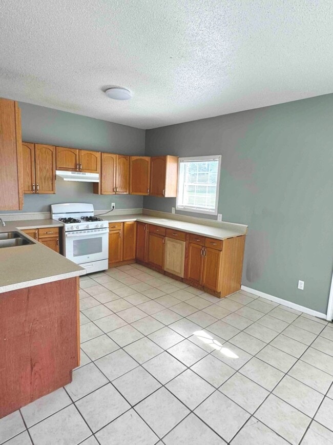 Building Photo - 446 W Parish Rd