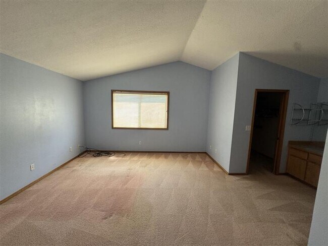 Building Photo - 6851 SE Moscato Ct