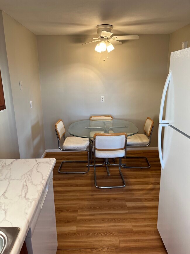 Dining area - #4 - 24 Joseph Dr